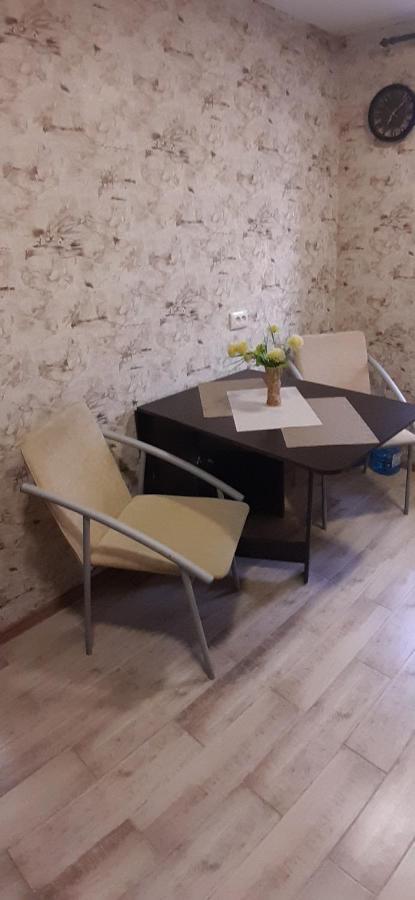 Apartment 30 M2 On Sergei Esenin 11 Kharkiv Exterior photo
