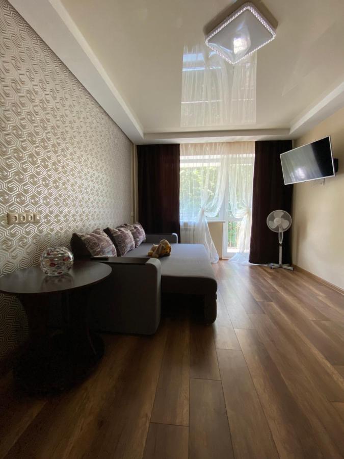 Apartment 30 M2 On Sergei Esenin 11 Kharkiv Exterior photo