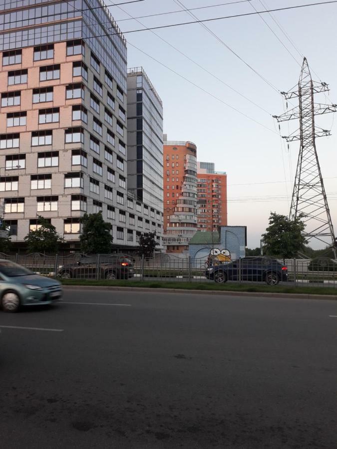 Apartment 30 M2 On Sergei Esenin 11 Kharkiv Exterior photo