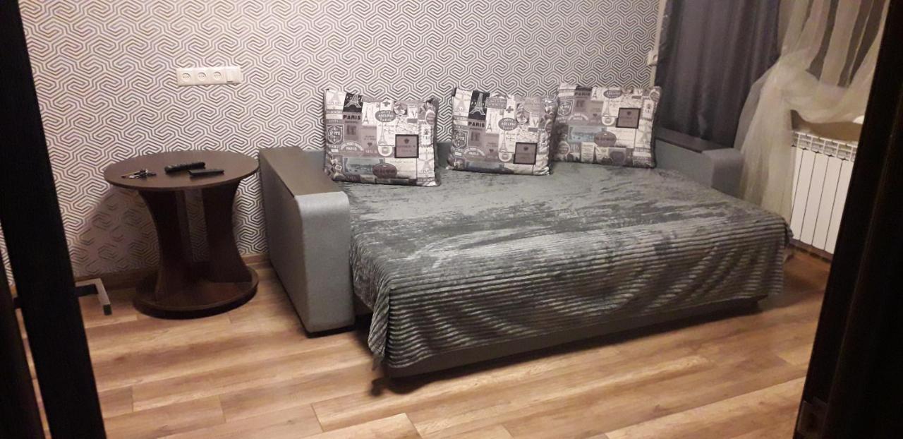 Apartment 30 M2 On Sergei Esenin 11 Kharkiv Exterior photo